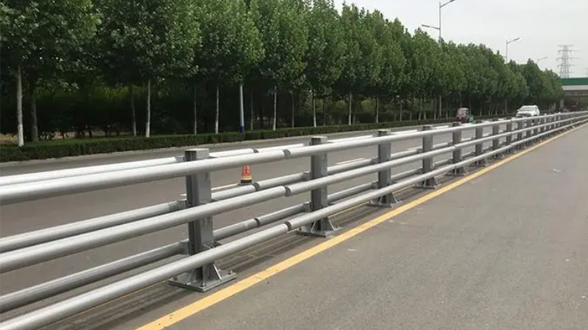 市场上常见的护栏装饰罩类型